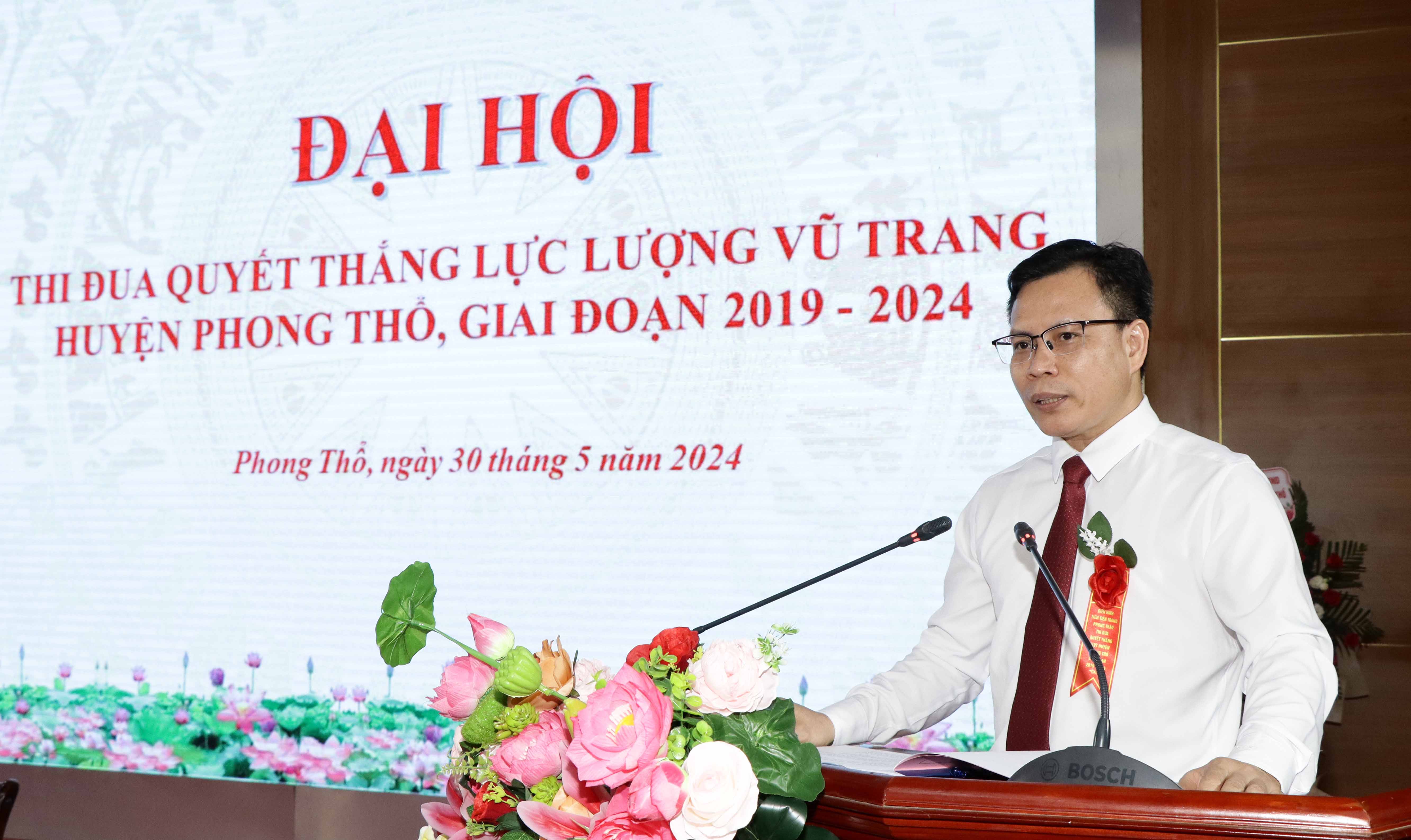 Đồng chí Trần Bảo Trung – Phó Bí thư Huyện ủy, Chủ tịch UBND huyện Phong Thổ phát biểu khai mạc đại hội. 